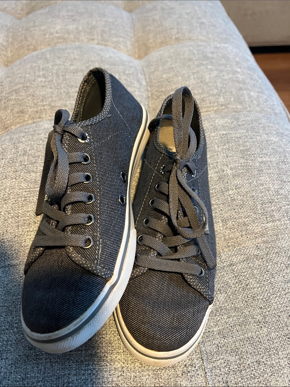 VANS Low-Top Canvas Sneakers in Dark Gray